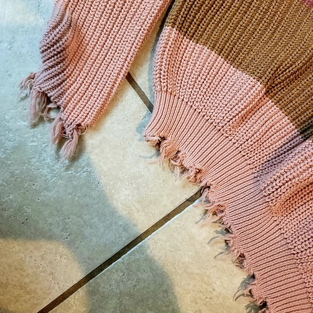 FOREVER 21 | Cropped distressed sweater | S - Picture 3 of 6